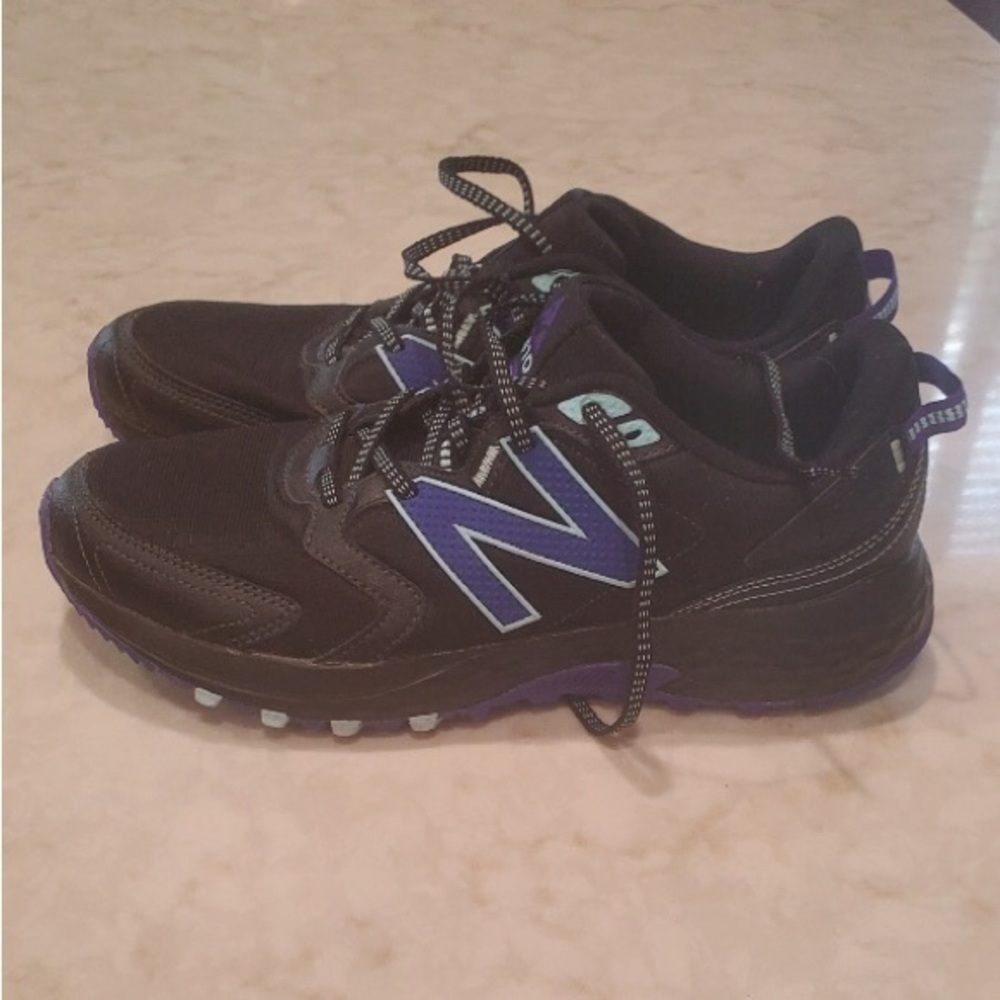 New balance 410 -8 Trail Sz 11M Women's  Hiking Shoe - Picture 3 of 6